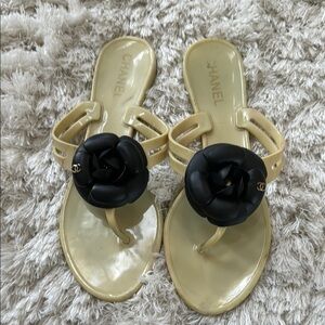 Chanel Women's jelly Black and Cream Sandals size 40